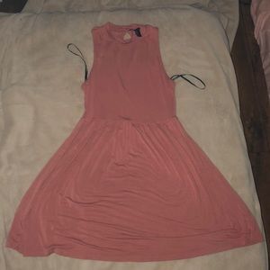 Mini dress with open cut in the back